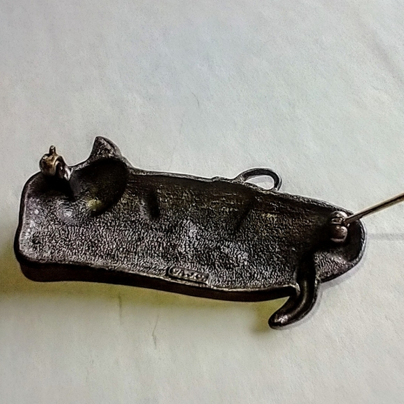 AJC sleeping cat in slipper pin pewter brooch Cat Love ❤️ - Picture 9 of 9
